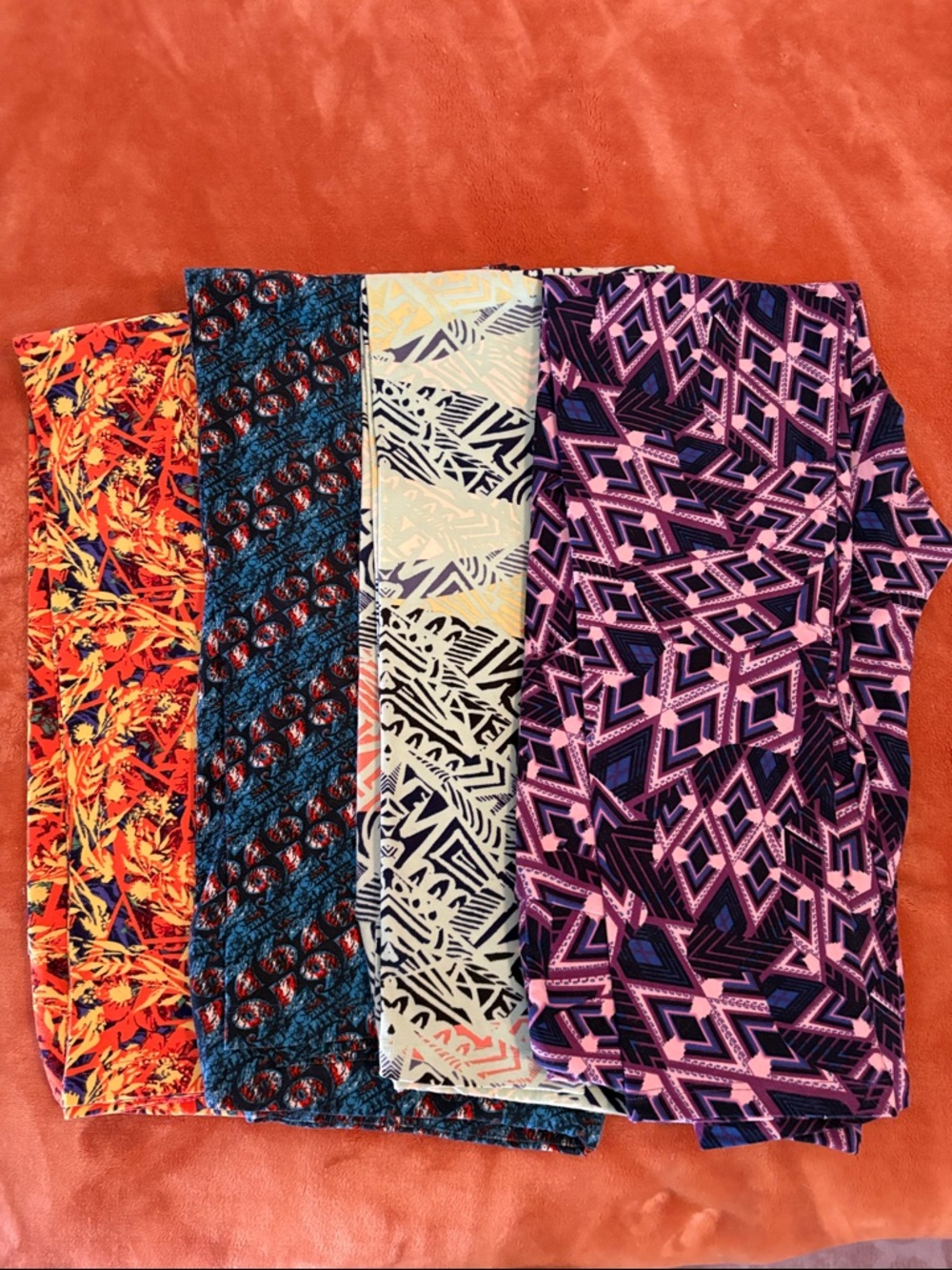LuLaRoe Tall & Curvy Geometric Leggings in Purple and Pink